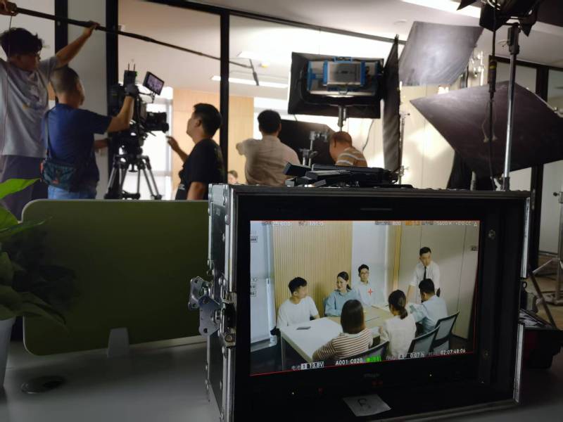 遂溪县TVC拍摄公司：科技产品视觉化大师，诠释未来感与功能美学